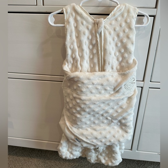Halo Other Halo Sleepsack Swaddle Wrap Plushy Dot Velboa In Cream